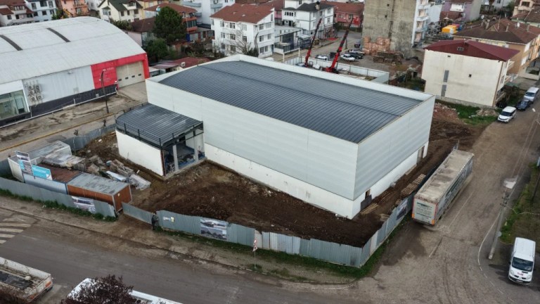 Başiskele’de spor salonu inşaatı hızla ilerliyor