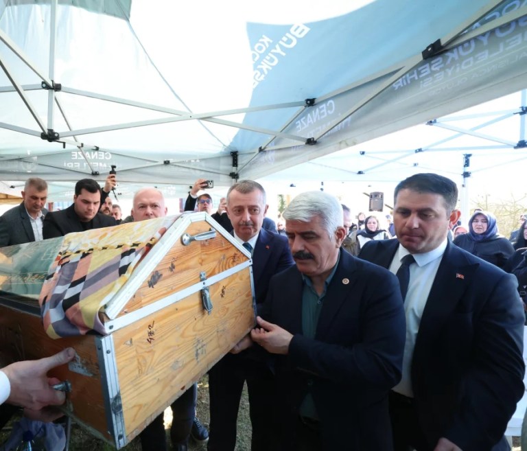 Gazeteci Sadun Çetin’in annesi son yolculuğuna uğurlandı