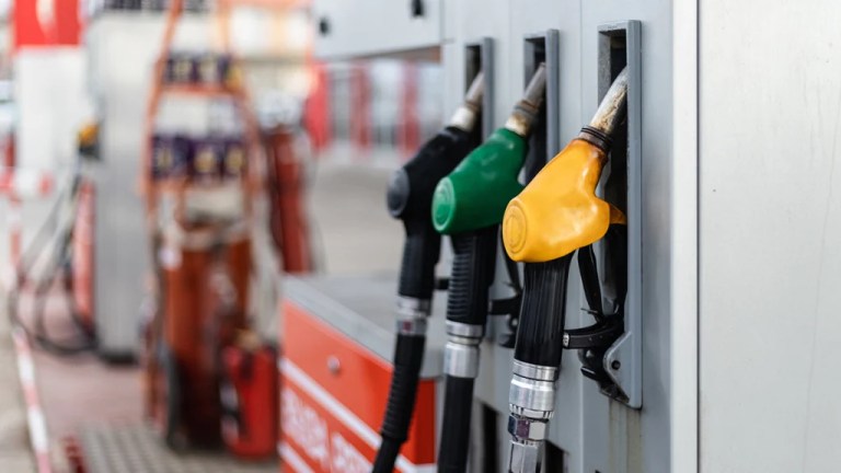 Benzin ve motorine indirim sonrası zam