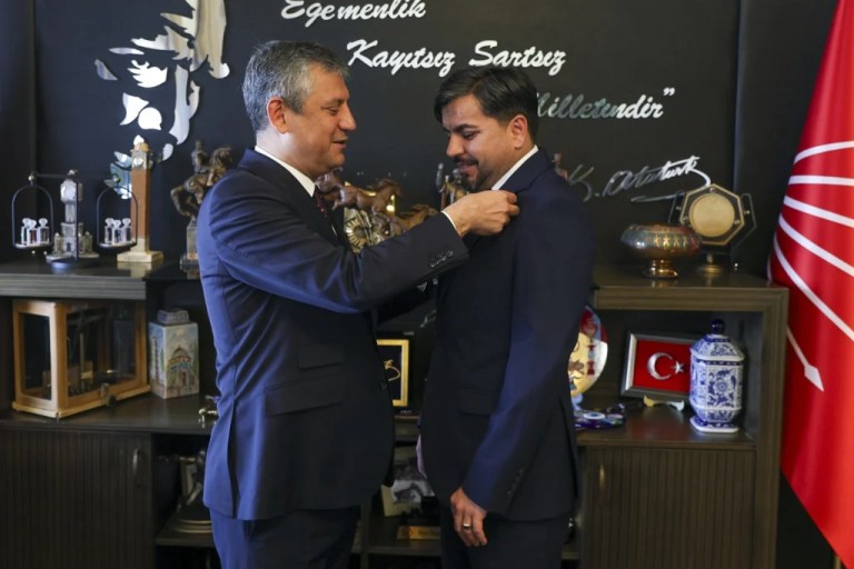 Arif Kocabıyık İYİ Parti’den CHP’ye geçti