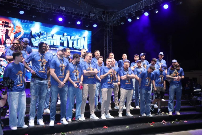 Çayırova Basketbol Şampiyonluğu Şehri Sardı