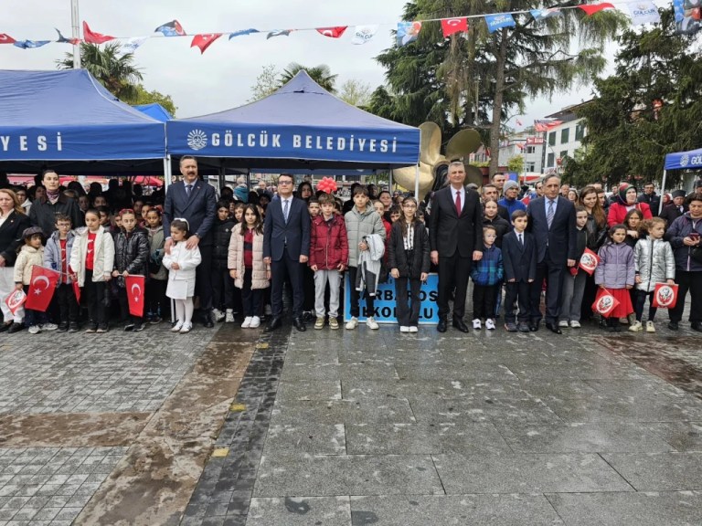 Gölcük’te 23 Nisan Coşkusu: Koltuk Minik Başkana Emanet