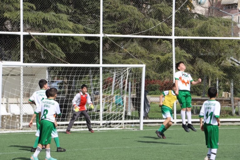 Körfez’de Ortaokullar Arası Futbol Turnuvası: Şampiyon Atatürk Ortaokulu!
