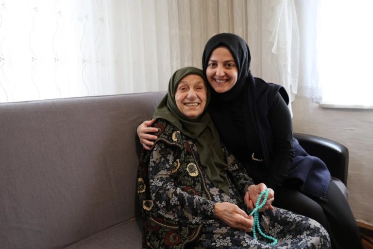 Neriman Teyze’ye 92. Yaş Gününde Duygu Dolu Sürpriz