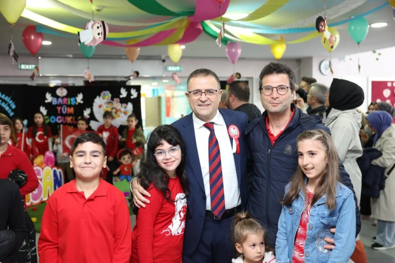 Derince’de 23 Nisan Kutlamalarına Yoğun Katılım