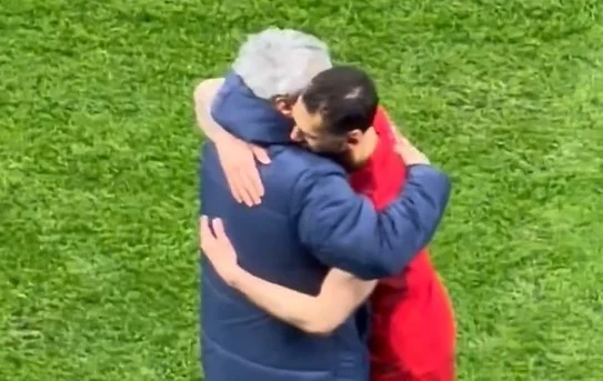 Lucescu’nun Çalhanoğlu’na vedası sosyal medyayı salladı