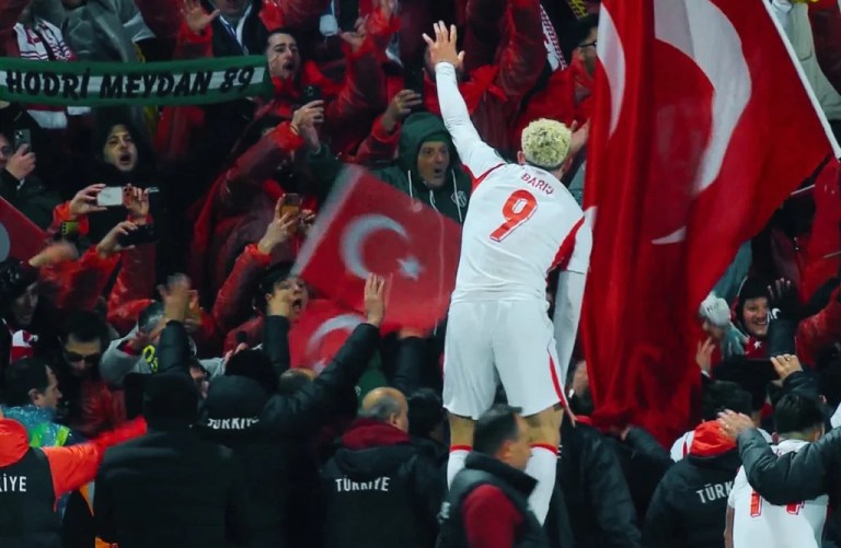 Hodri Meydan atkısı Kosova maçında viral oldu!