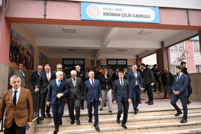 Vali Aktaş Gebze’de okulları denetledi