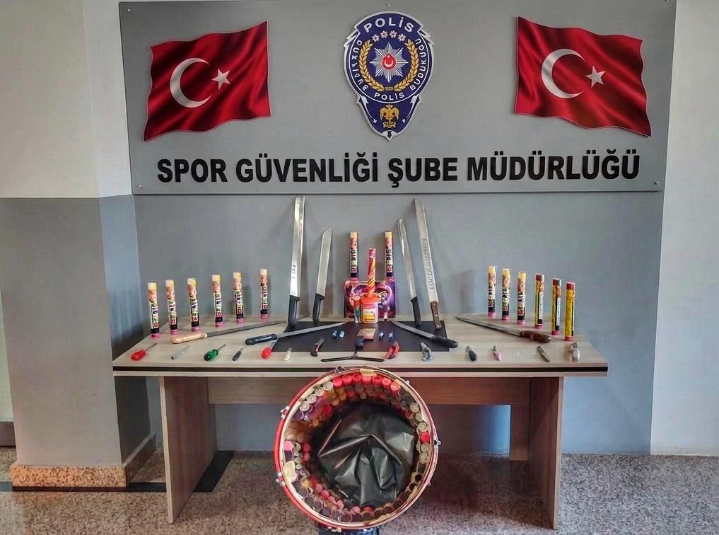 Kocaelispor-Göztepe maçında cephanelik ele geçirildi: 7 gözaltı!