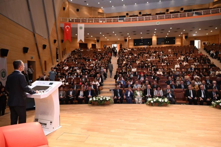 Vali Aktaş, Kocaeli Hukuk Zirvesi’nde Yer Aldı