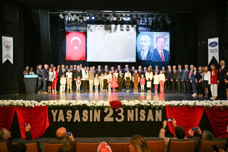 23 Nisan Kocaeli’de coşkuyla kutlandı