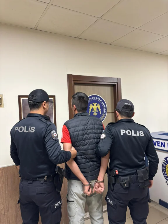 Firari dolandırıcı İzmit’te yakalandı!