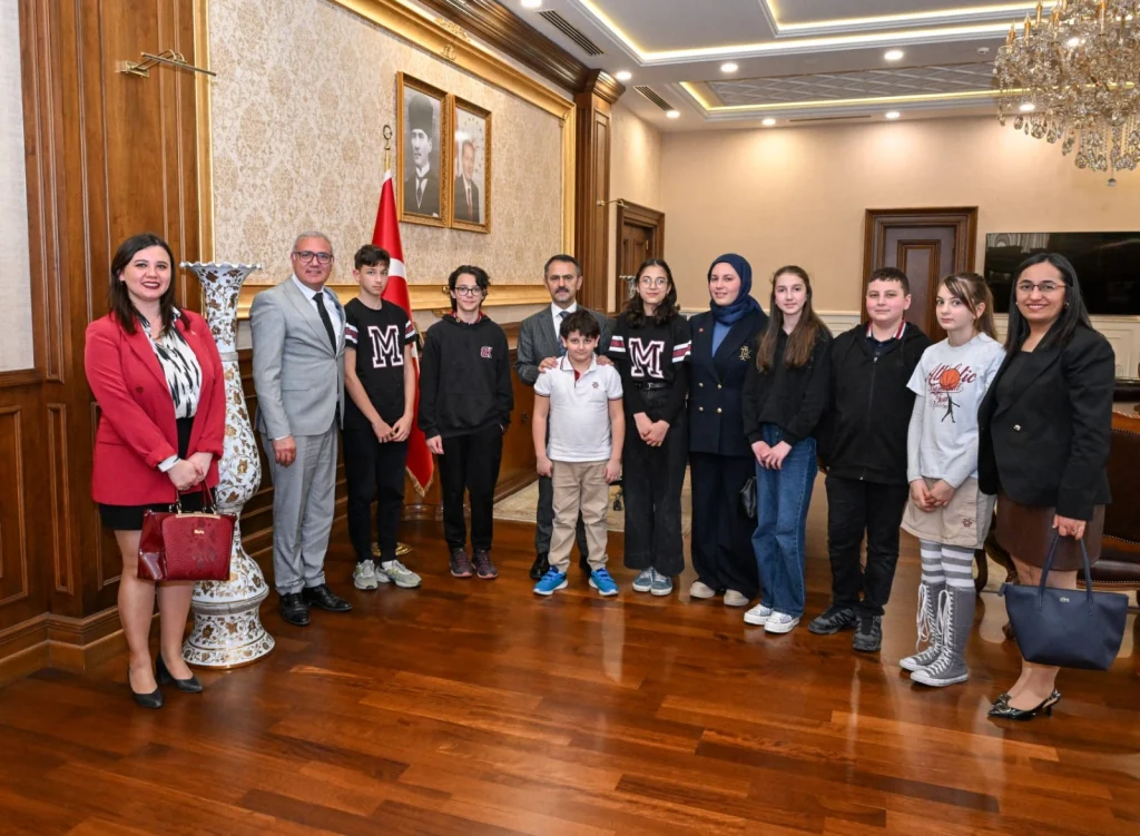 Dereceye giren öğrenciler Vali Aktaş’ı ziyaret etti