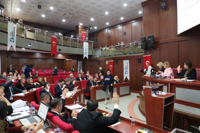 İzmit Belediyesi’nde yeni dönem görev dağılımı yapıldı