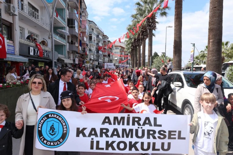 Karamürsel’de 23 Nisan Coşkusu Sokağa Taştı