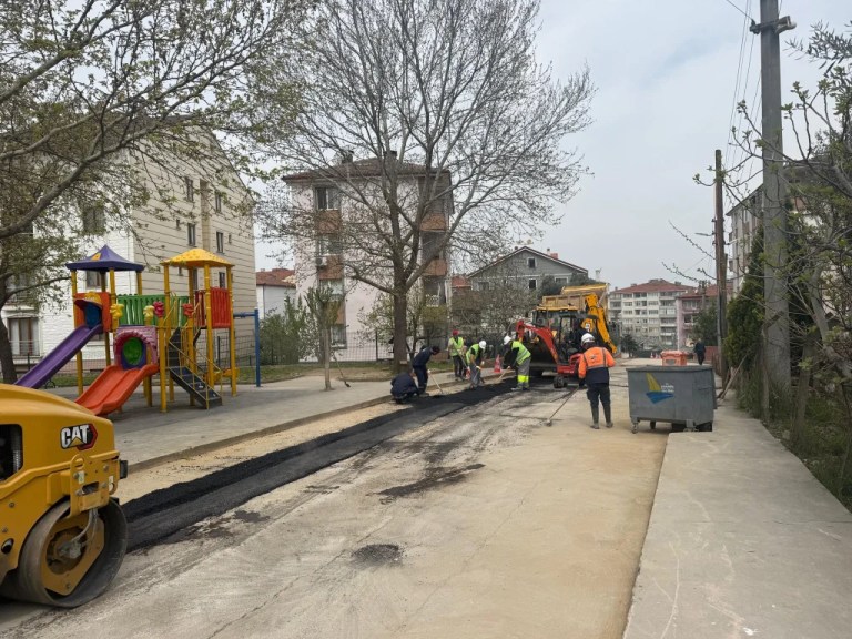 Karamürsel’de asfalt ve yol çalışmaları yeniden başladı