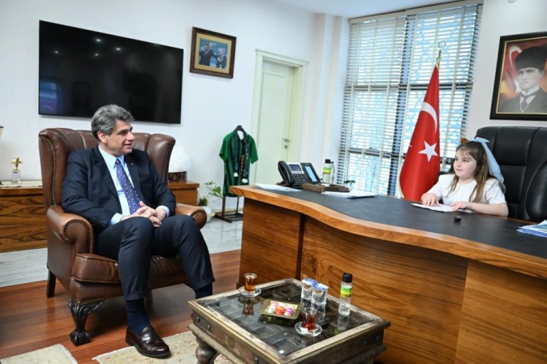 Kartepe’de başkanlık koltuğu Nevra Zeynep’in