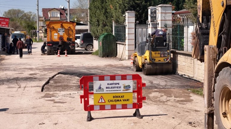 Kartepe’de eş zamanlı yol çalışması
