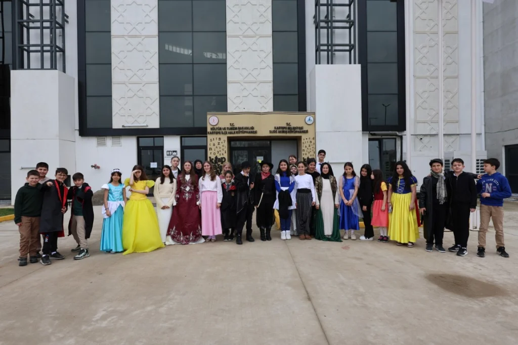 Masal Kahramanları Kartepe Kütüphanesinde Buluştu