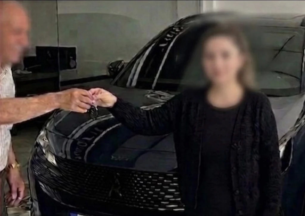 Torununa kendi ismini veren geline lüks otomobil