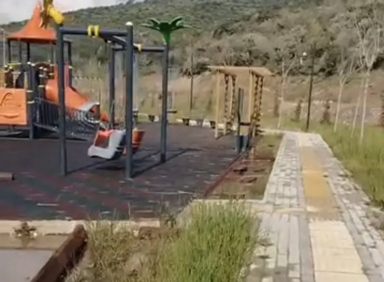 Derince TOKİ sakinleri isyanda: Bahçeler göle döndü!