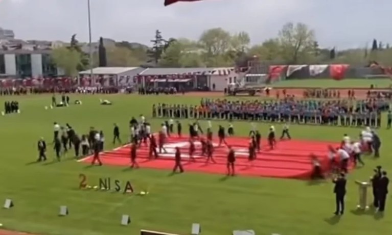 Körfez’de bayrağa saygısızlık tepkisi!