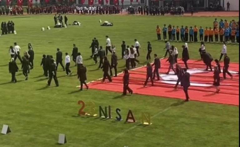 Körfez’de bayrak skandalı: Sorumlular açıklansın!