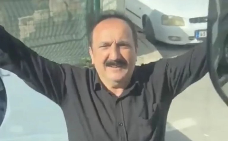 Ceza korkusuyla dans eden sürücü şaşırttı!