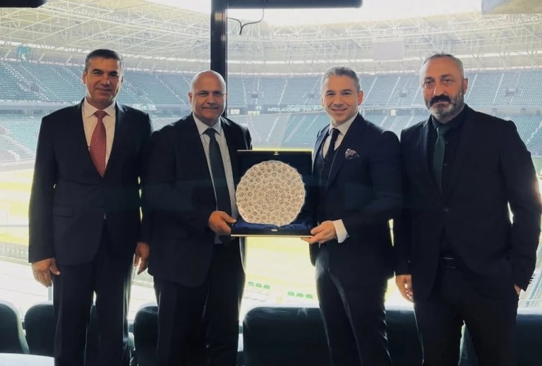 Kocaelispor ve Halkbank’tan taraftara özel kart