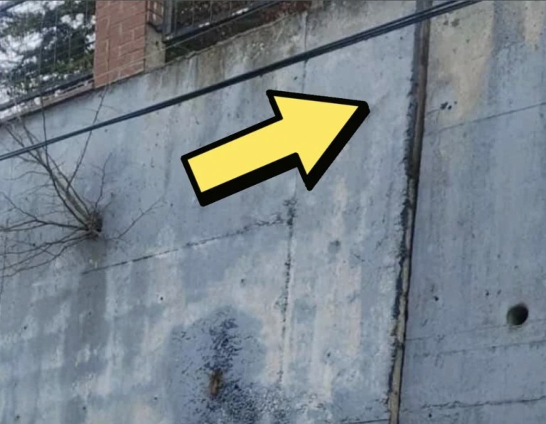 Çayırova’da okul duvarı çöktü!