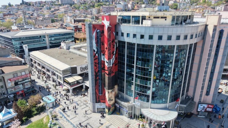 Belsa Plaza’da 100. Yıl Graffitisi Yenilendi