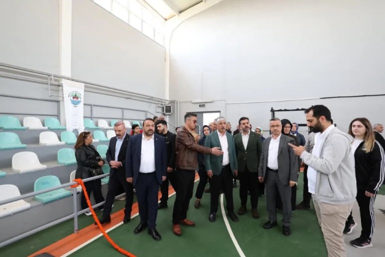 Tavşancıl Spor Salonu Modern Yüzüyle Açıldı