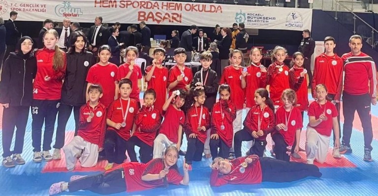 Körfez Karatecilerinden İzmit’te Madalya Yağmuru