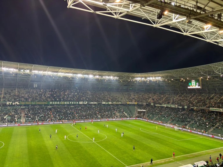 Kocaelispor-Başakşehir maçını 13 bin kişi izledi