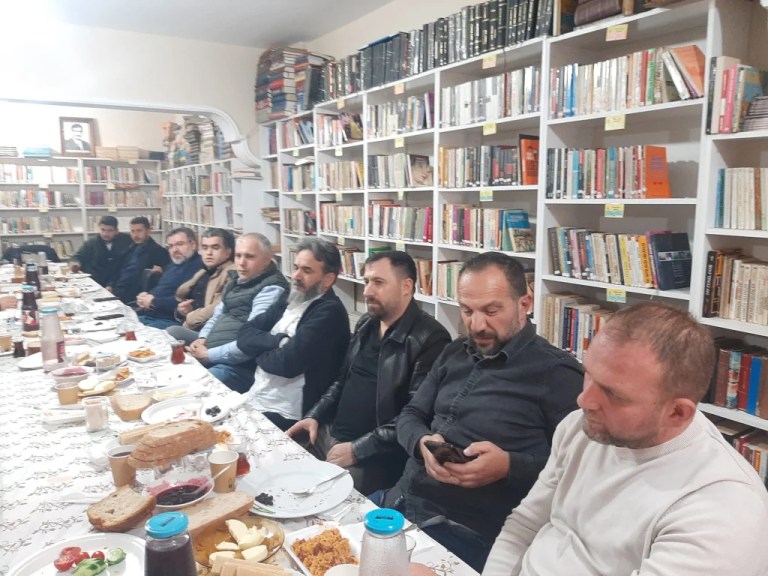Marketçiler Derince’de buluştu, sektör sorunları konuşuldu