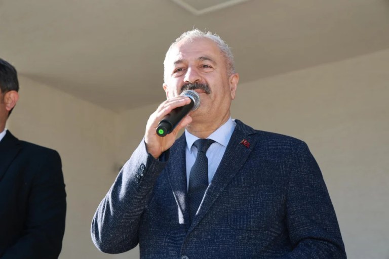Gebze’de İbn-i Sina MTAL’de Bayrak Töreni