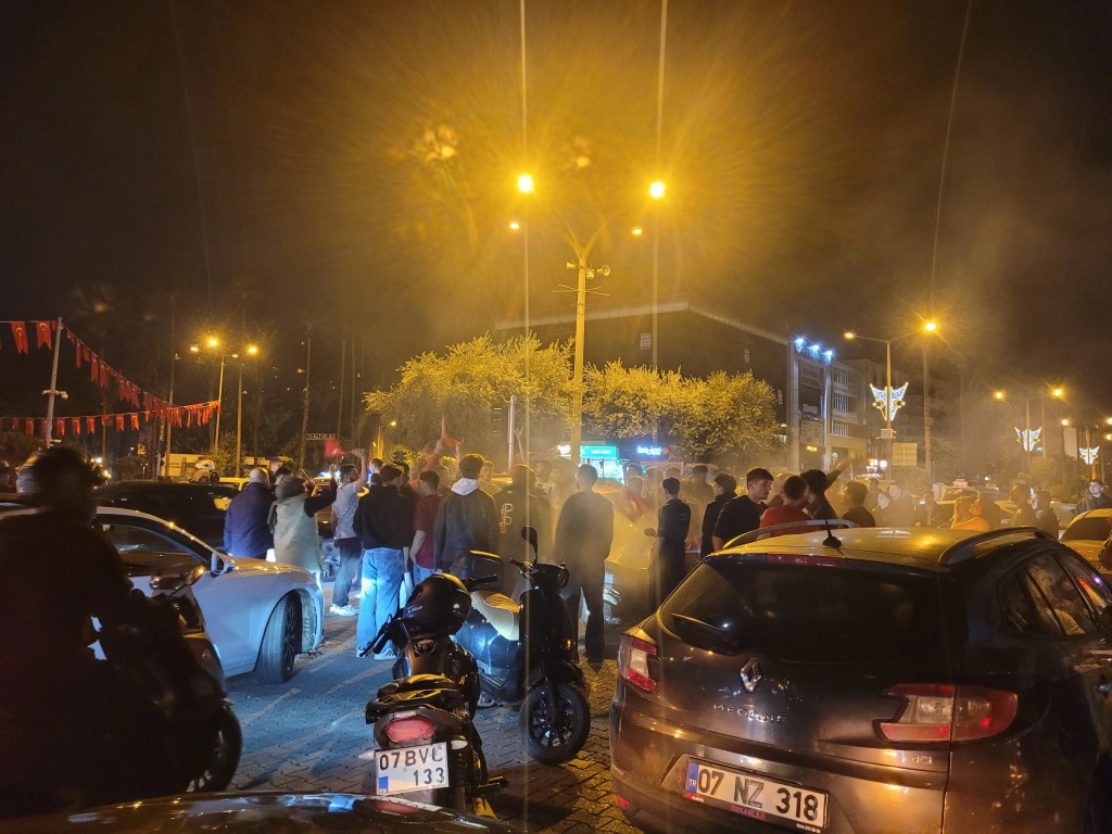 Antalya'da Dünya Kupası Sevinci Sokaklara Taştı