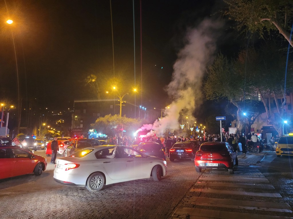 Antalya'da Dünya Kupası Sevinci Sokaklara Taştı