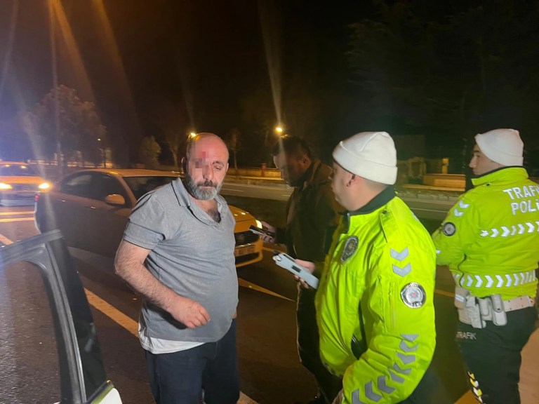 Nevşehir'de Alkollü Sürücü Kaza Yaptı, Vatandaşlar Müdahale Etti