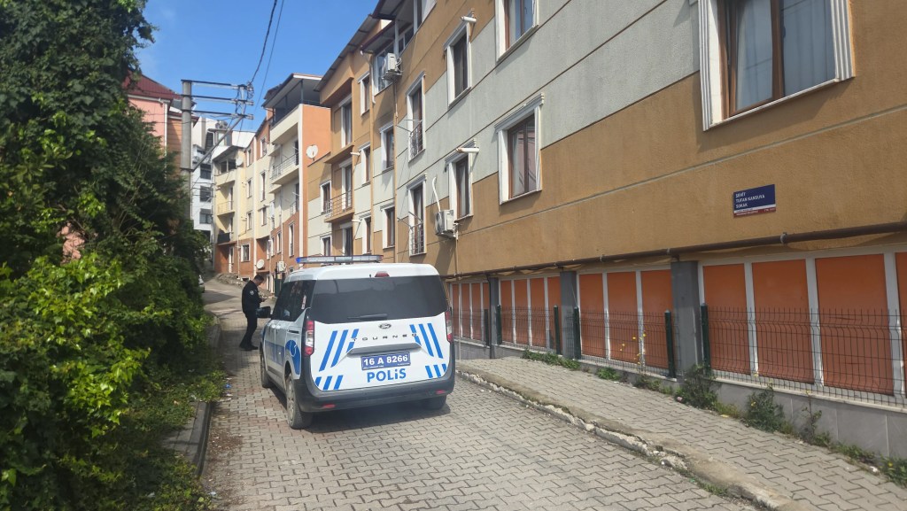 Çatıdan Düşen Adam Ağır Yaralandı
