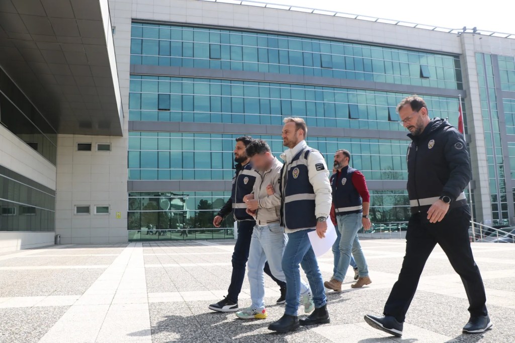 Dolandırıcı Savcı Kılığında 4 Milyon TL Çaldı, Yakalandı