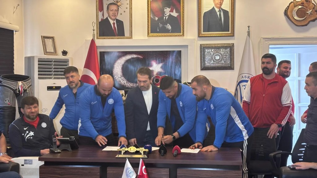 ASKİ Spor, Başpehlivanları Kadrosuna Kattı
