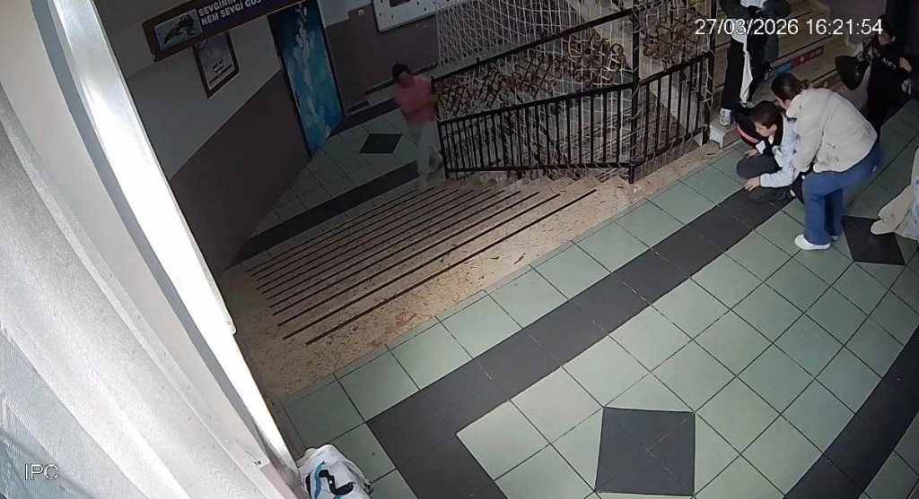 Okul Müdürü Hayat Kurtardı: Nefes Borusuna Kaçan Şekeri Çıkardı