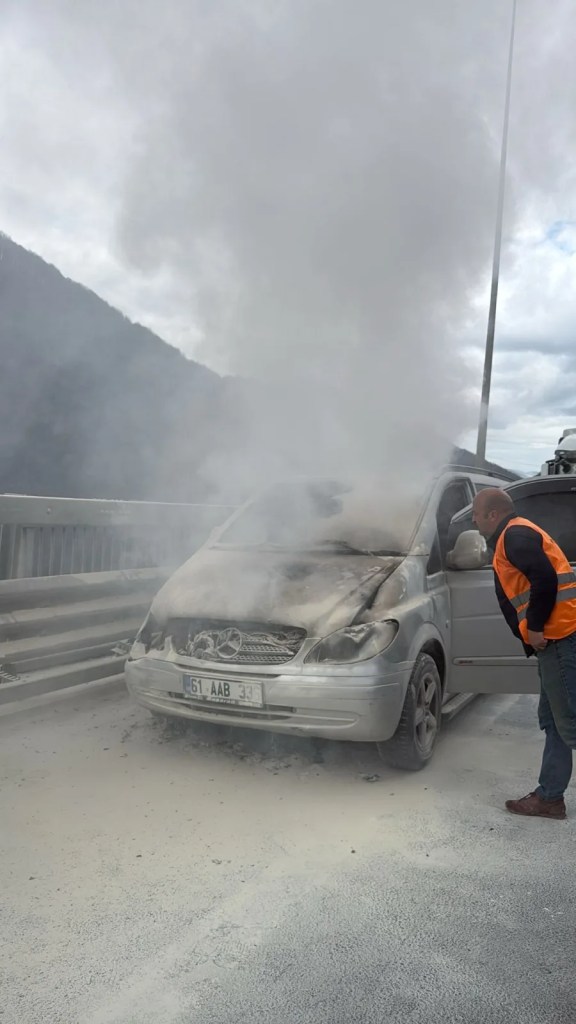 Bolu'da Minibüs Yangını Korkuttu