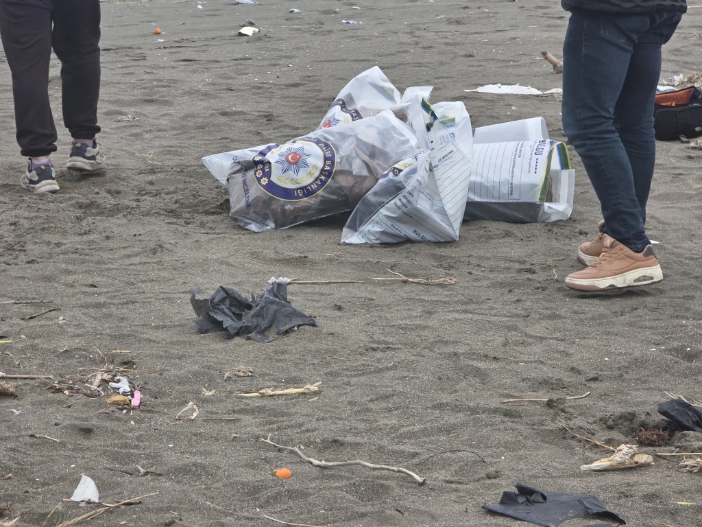 Hatay'da Kıyıya Vuran Çuvaldan Uyuşturucu Çıktı