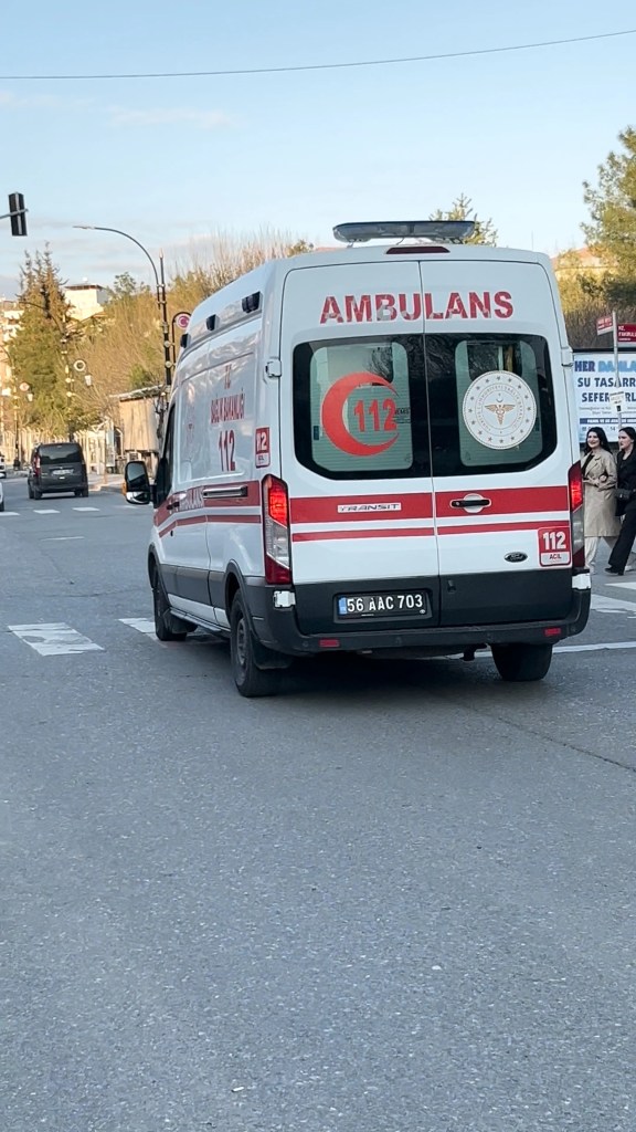 Ağaç Budarken Yaralanan Adam Ambulansta Kalp Krizi Geçirdi