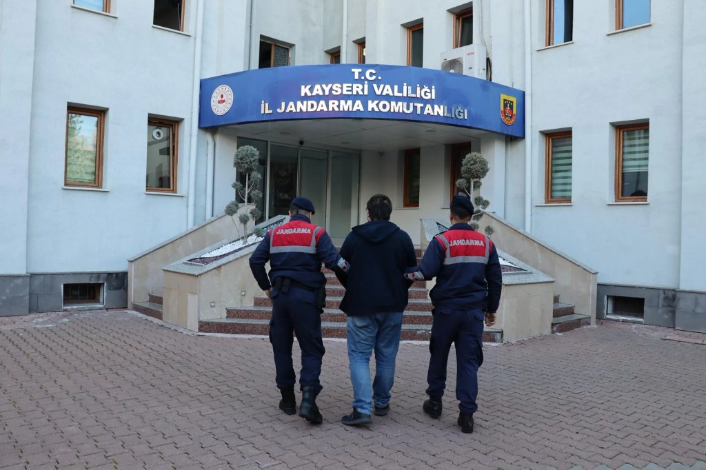 Kayseri'de Jandarmadan DEAŞ Operasyonu