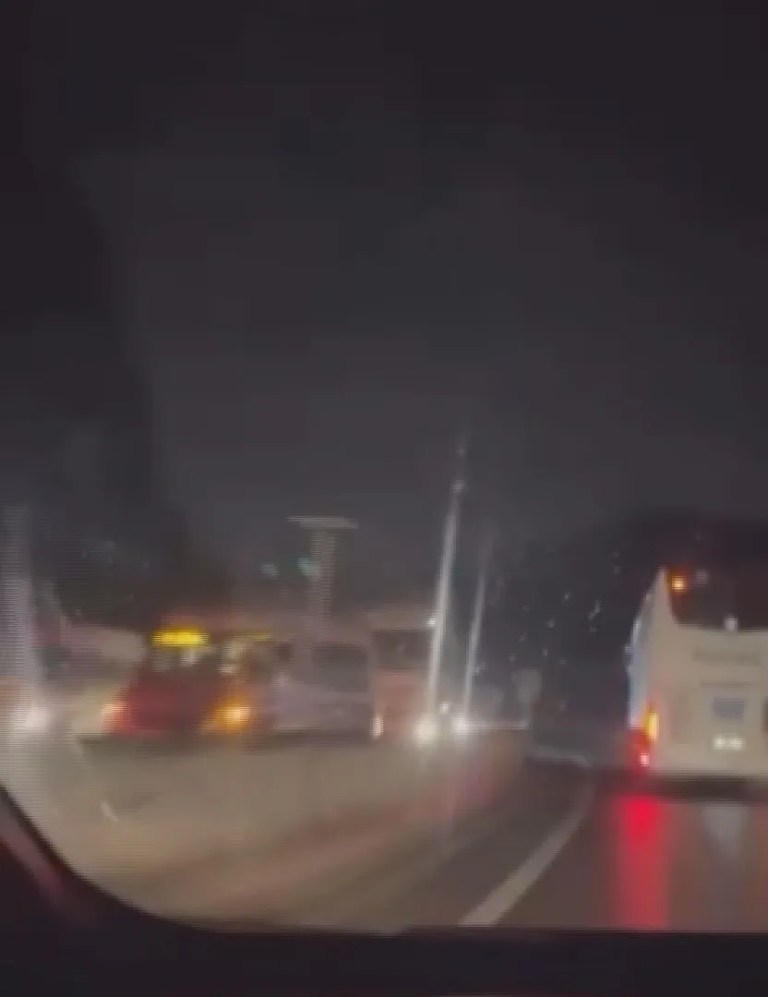 Sakarya'da Zincirleme TIR Kazası Trafiği Felç Etti