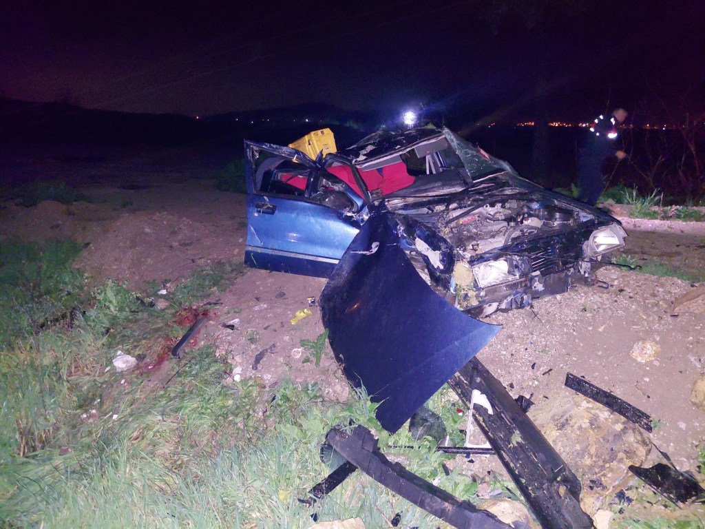 Manisa'da Şarampole Devrilen Araç: 1 Ölü, 1 Yaralı
