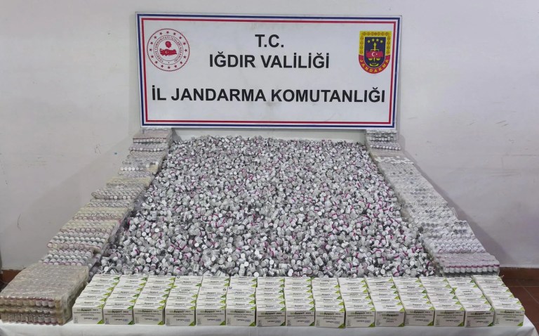 Iğdır'da 56 Milyon Liralık Kaçak Botoks İlaçları Yakalandı